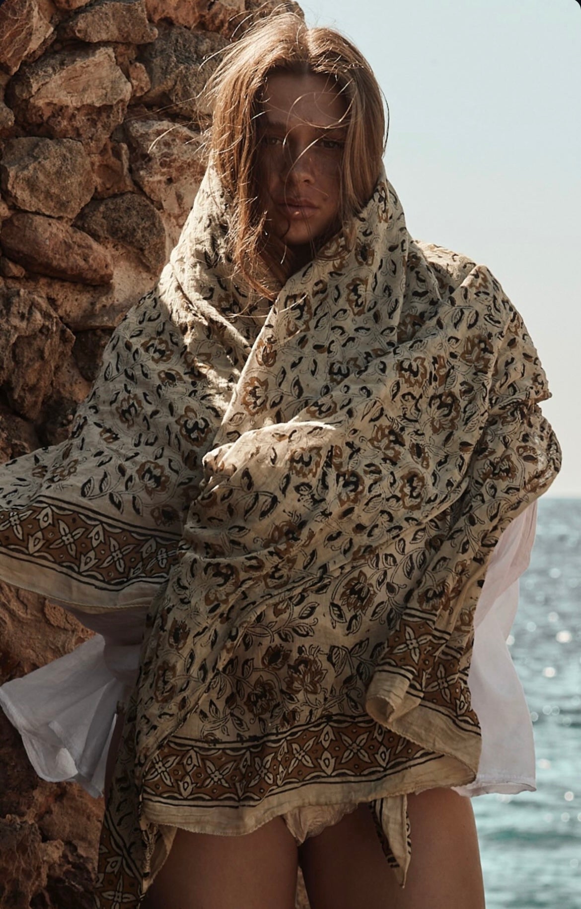 Mamapapa beige/ gold/ black print scarf