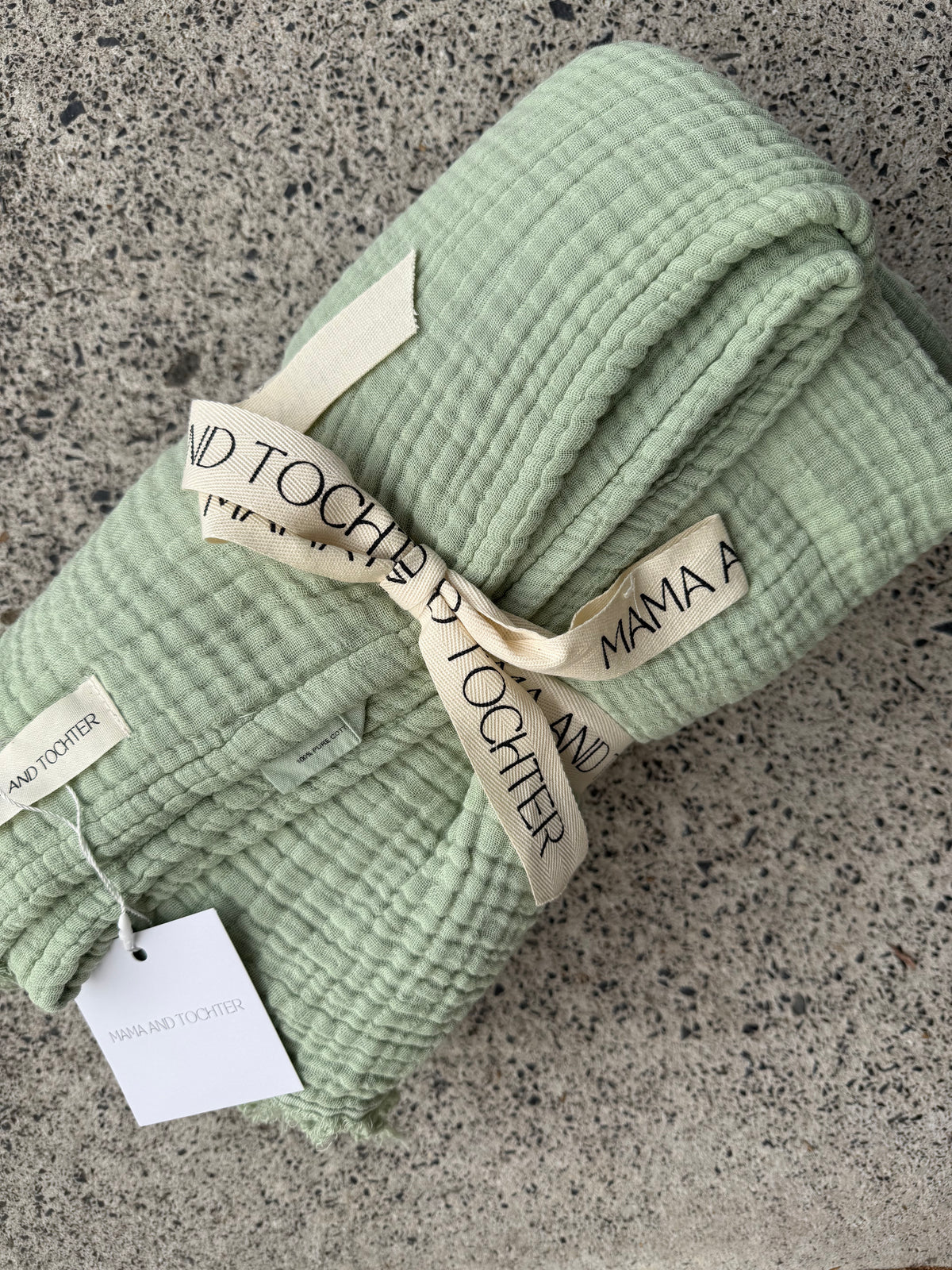 Mama and Tochter muslin throw blanket