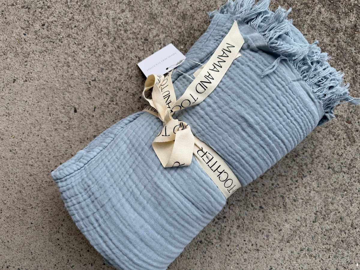 Mama and Tochter muslin throw blanket
