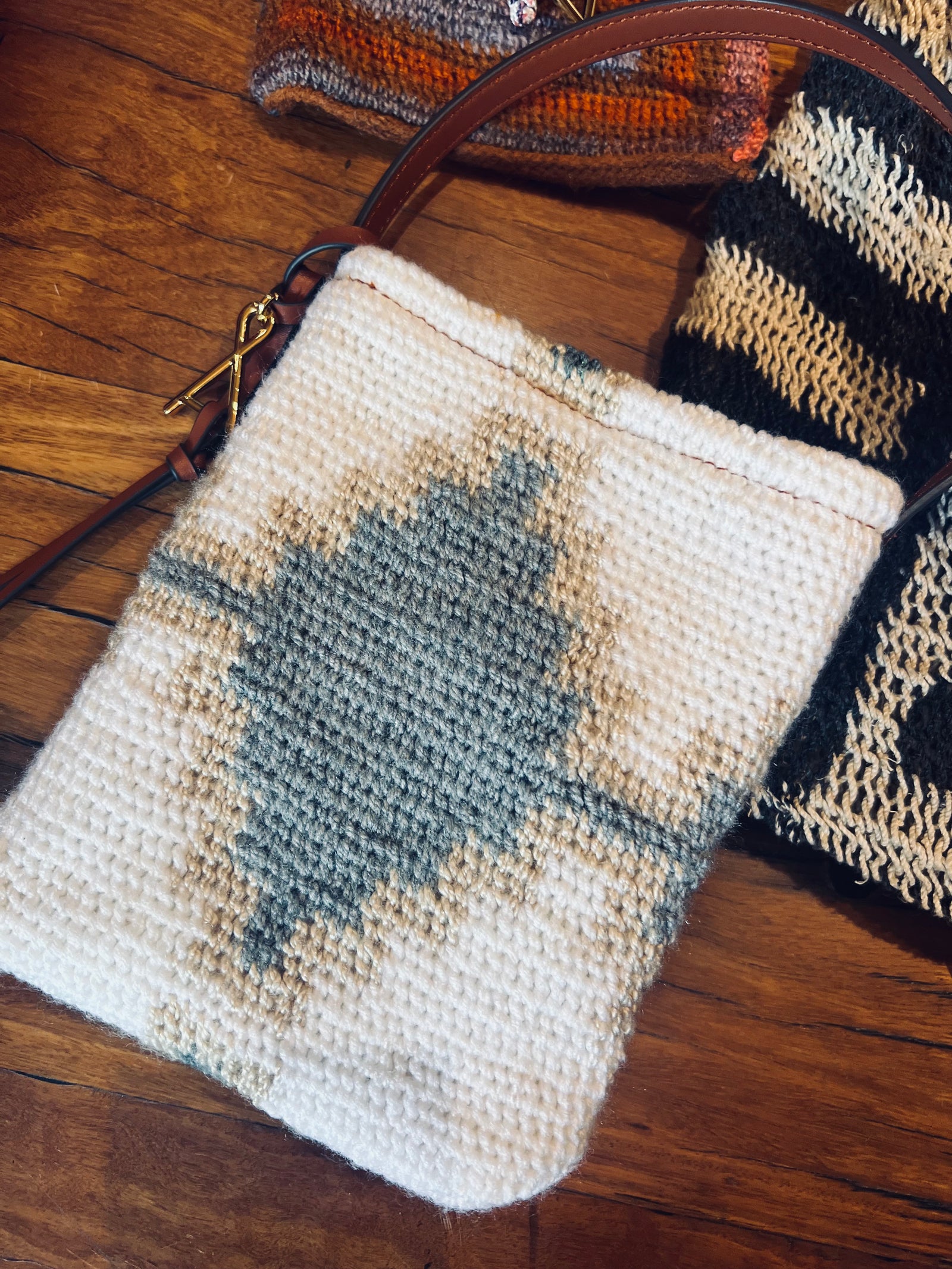 Among Equals crossbody leather strap bag chalk white