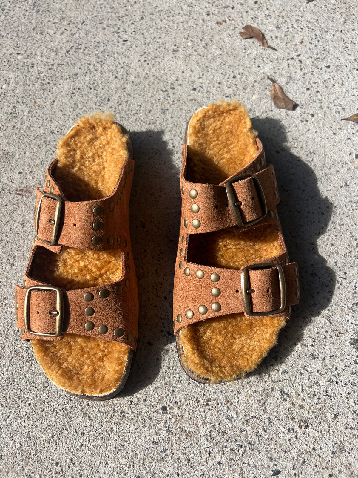 Bosabo Rivet Shearling Slides