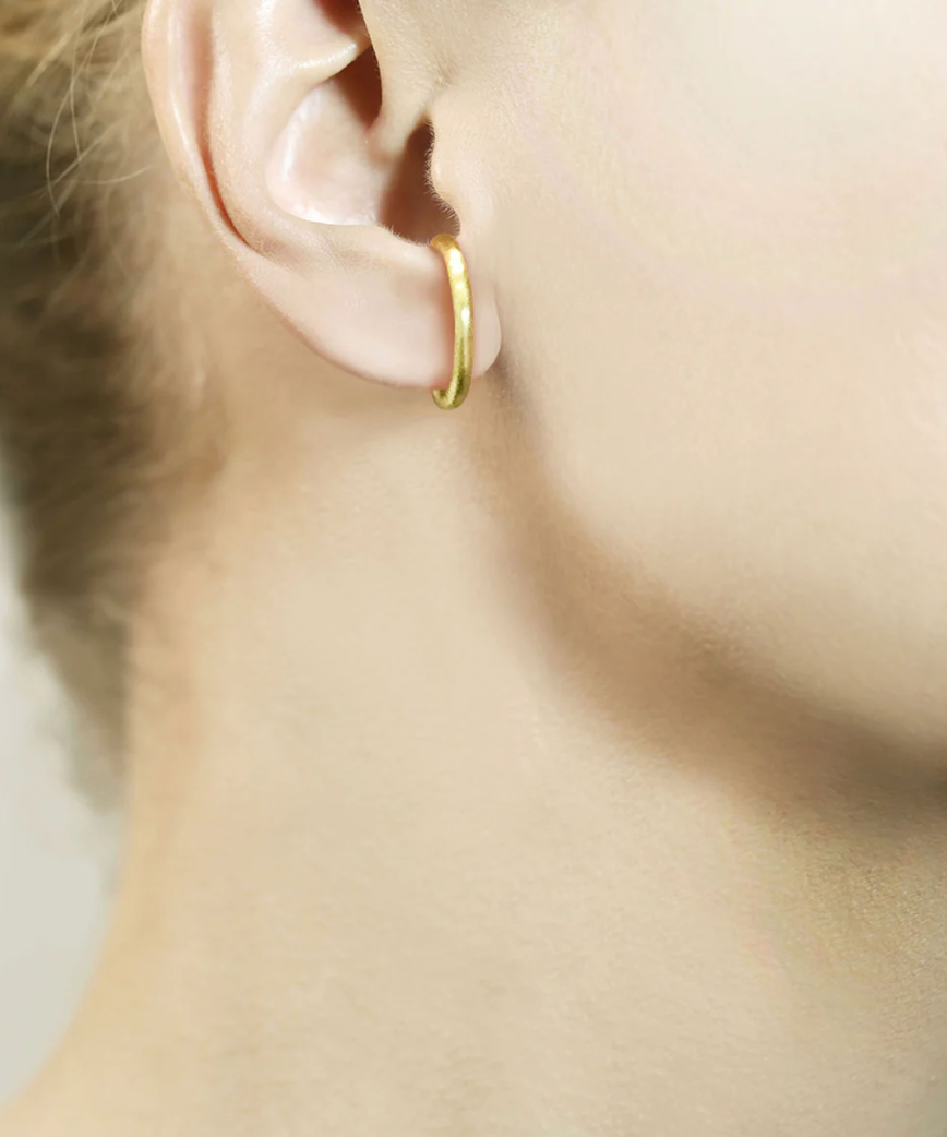 Pigna gold ear curve (sold as a single)