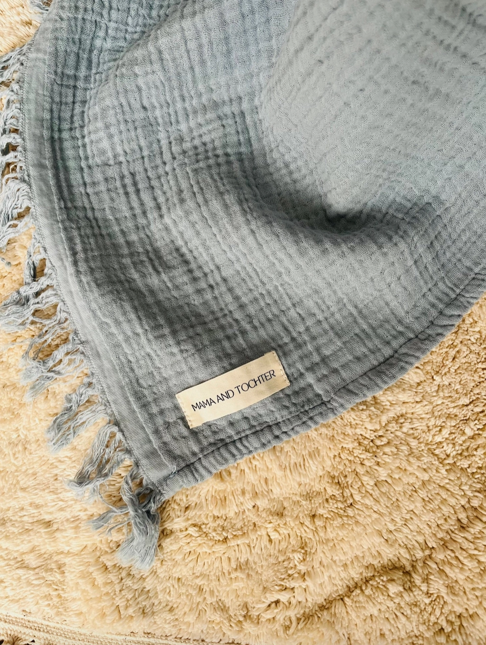 Mama and Tochter muslin throw blanket
