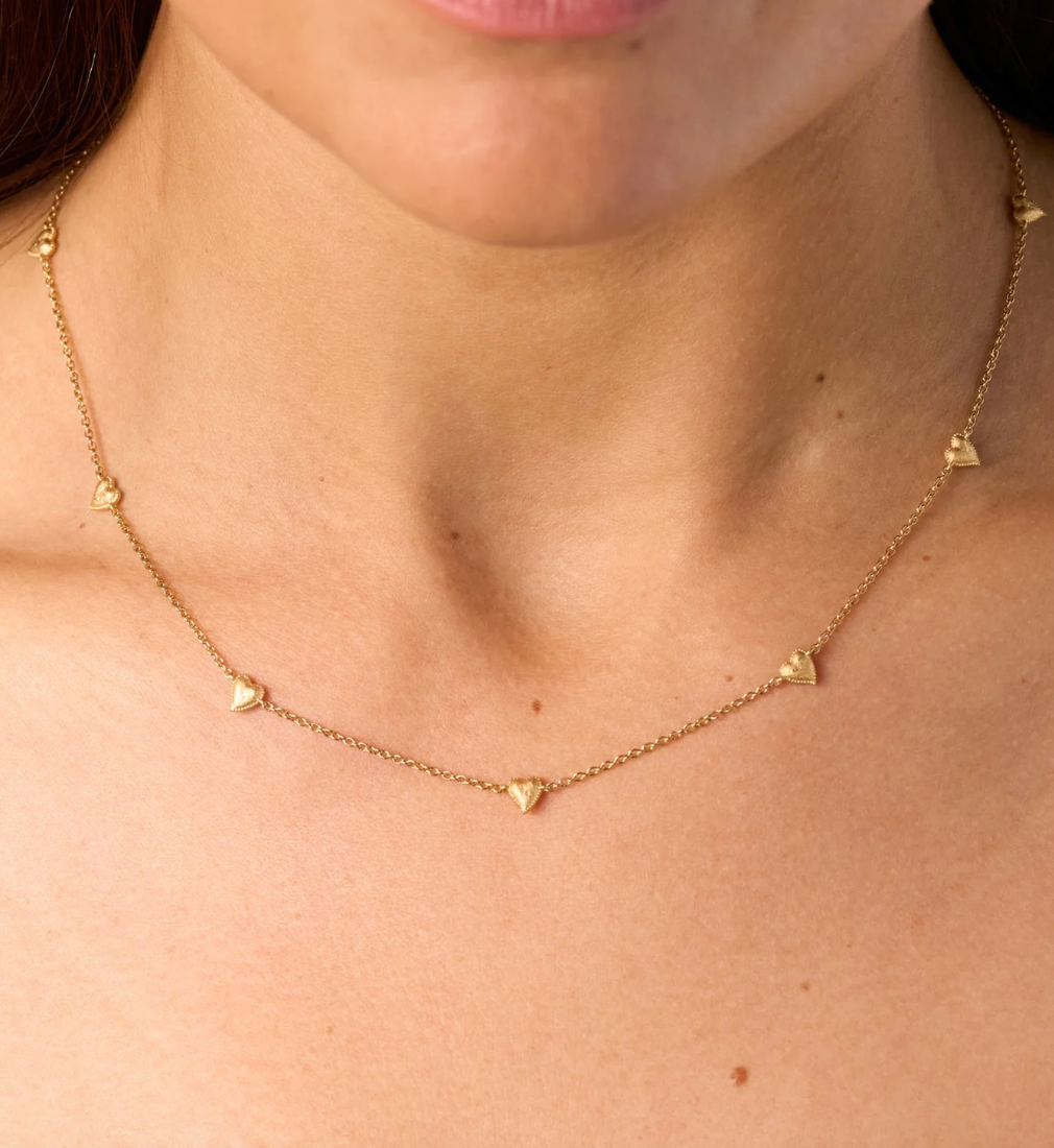 Agapee Amori Choker in gold