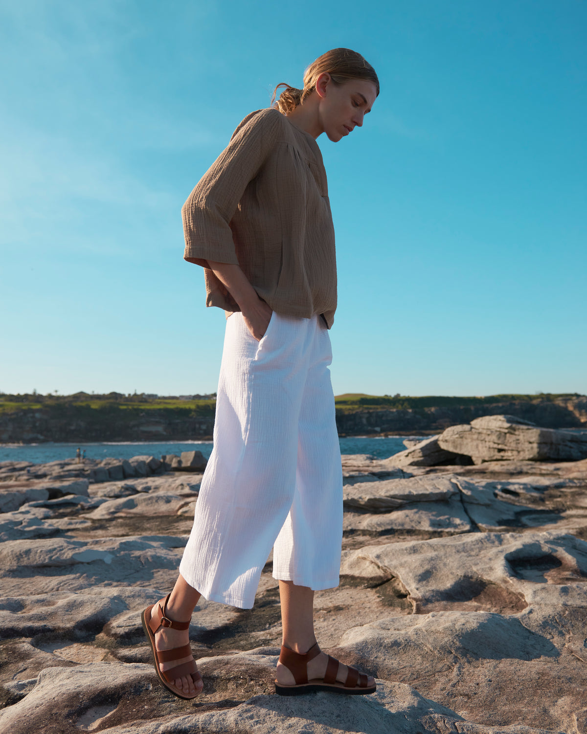 The Ease Pant - Crop